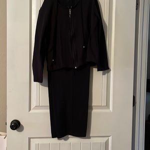 LA MOVERS lounge set.